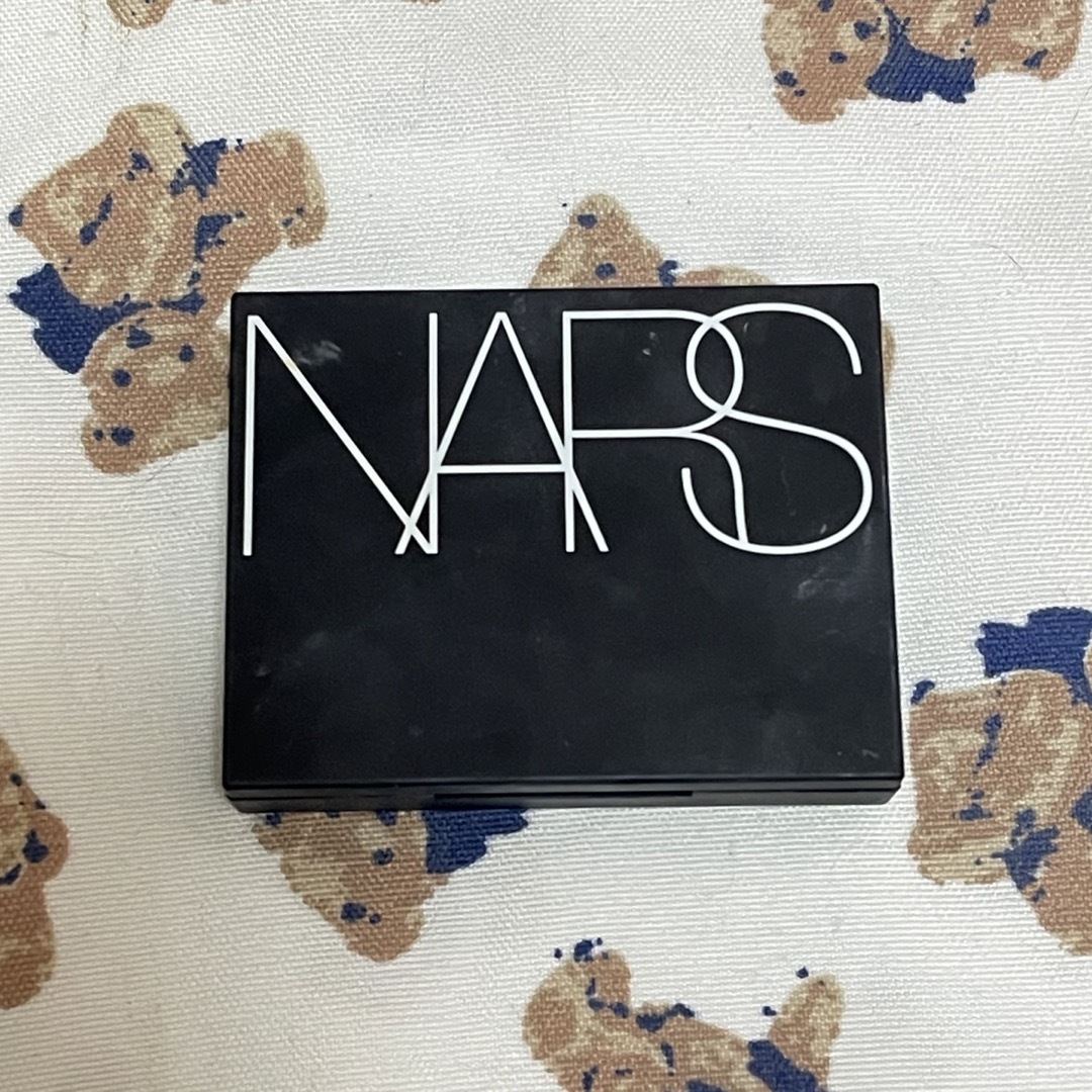 NARS(ナーズ)のNARS ライトリフレクティング セッティングパウダー プレスト N コスメ/美容のベースメイク/化粧品(フェイスパウダー)の商品写真