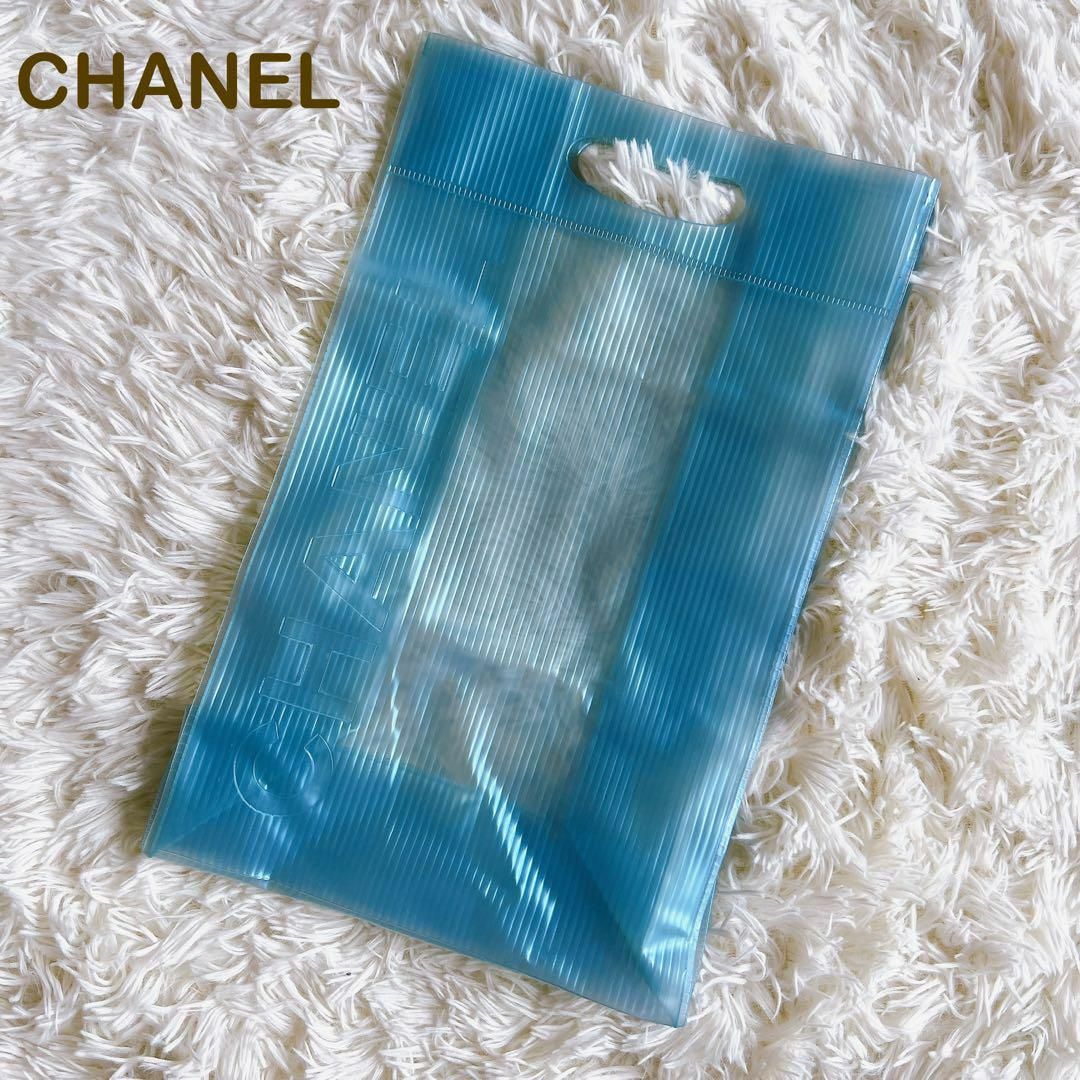 CHANEL(シャネル)の美品✨シャネル　ノベルティ　ビニールポーチ　ショッパー　袋　ロゴ入り　ブルー レディースのバッグ(ショップ袋)の商品写真