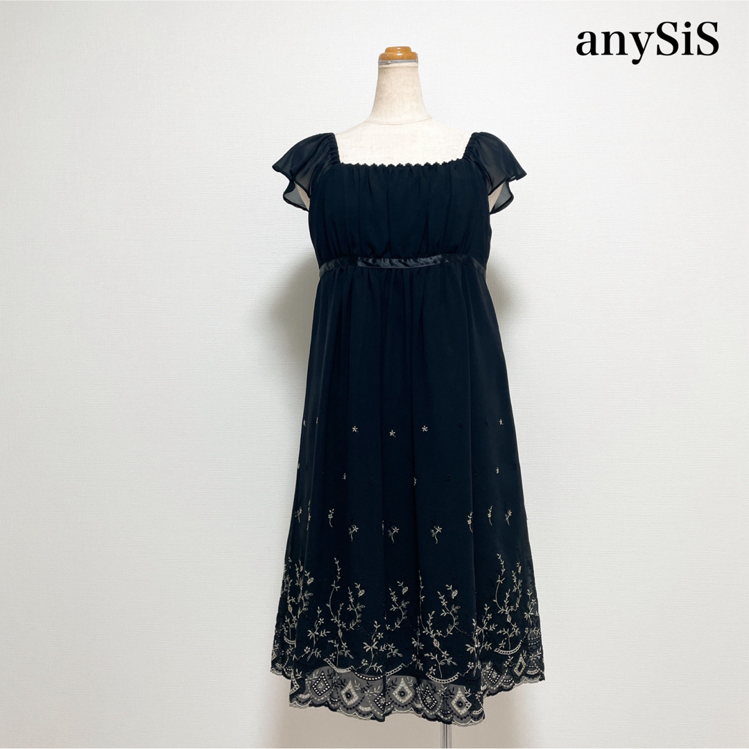 anySiS(エニィスィス)のanySiS 膝丈シフォン刺繍ドレスワンピース 黒 結婚式 パーティー お呼ばれ レディースのフォーマル/ドレス(ミディアムドレス)の商品写真