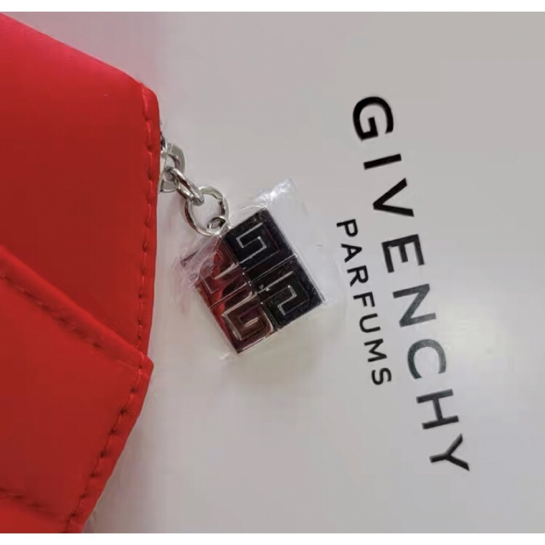 GIVENCHY(ジバンシィ)の新品未使用　ジバンシー GIVENCHY  ノベルティマルチポーチ レディースのファッション小物(ポーチ)の商品写真