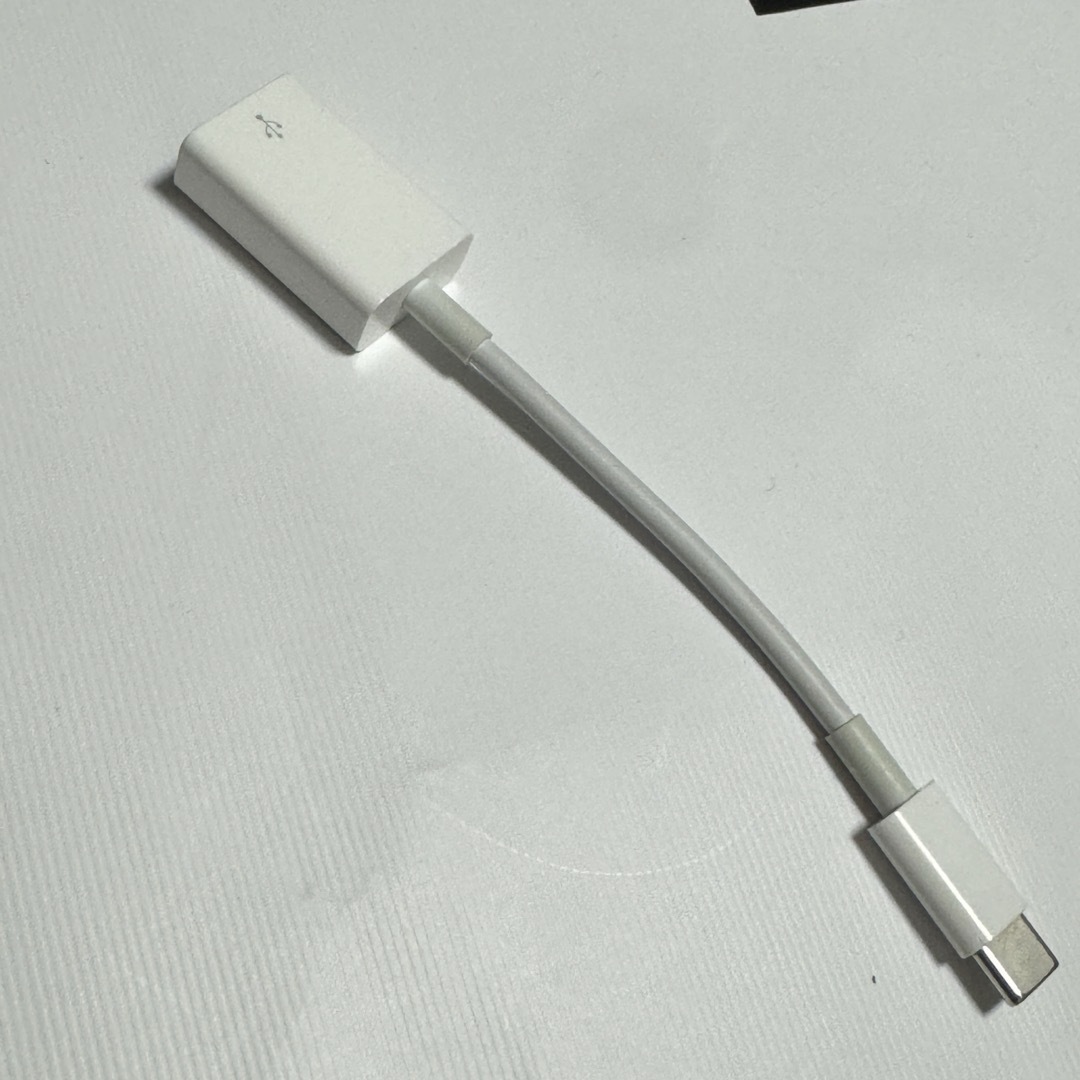 Apple(アップル)のApple純正 type-c変換 USB-C - USB変換アダプタ A1632 スマホ/家電/カメラのPC/タブレット(PC周辺機器)の商品写真