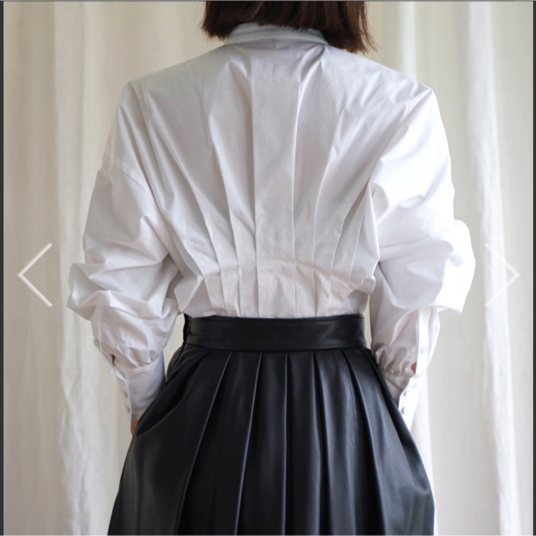 Drawer(ドゥロワー)のshe tokyo Hanna 白 シャツ　ブラウス レディースのトップス(シャツ/ブラウス(長袖/七分))の商品写真