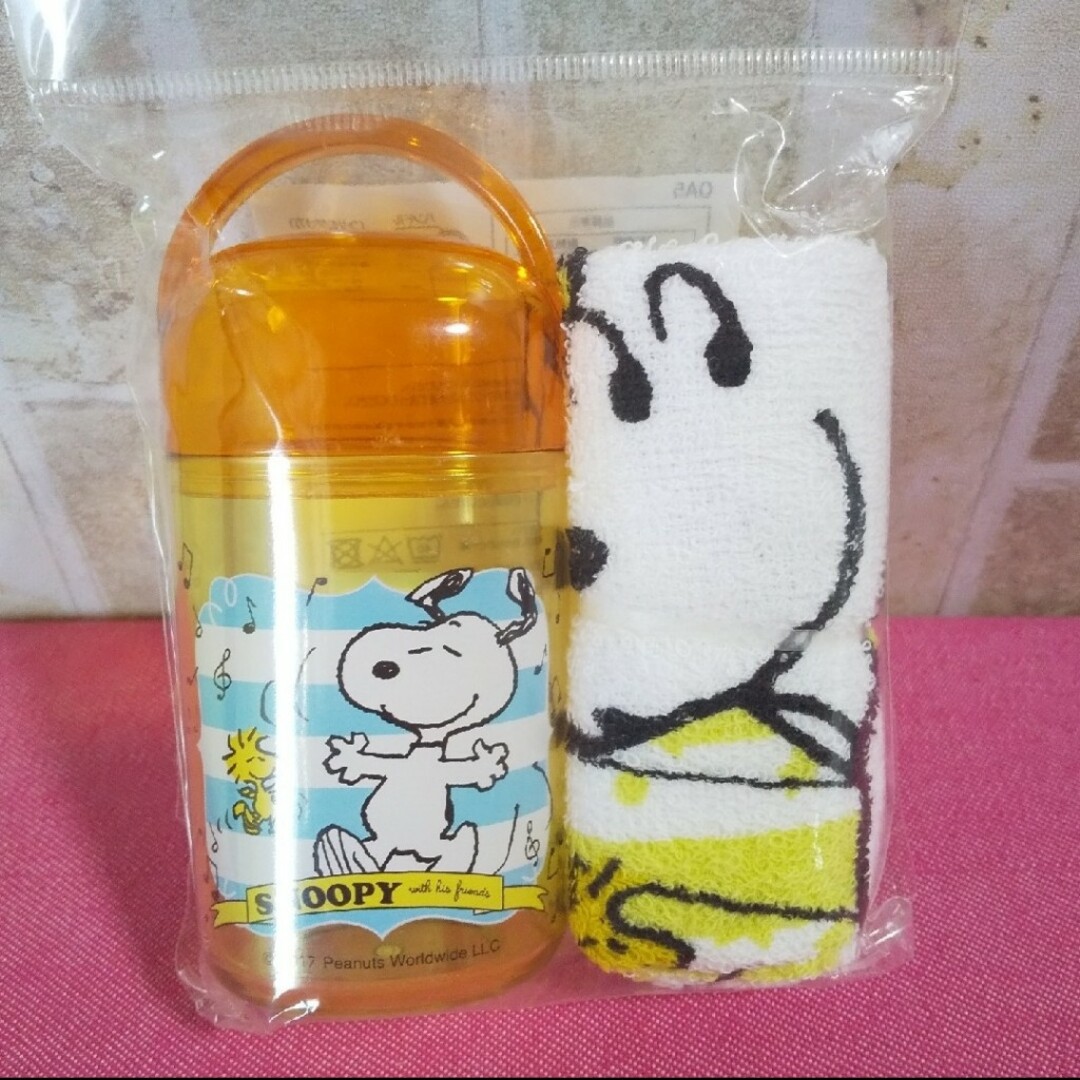 SNOOPY(スヌーピー)のヤマオ様ご成約　3点セット　スヌーピー　ケースおしぼり　ペットボトルコップ　箸 インテリア/住まい/日用品のキッチン/食器(弁当用品)の商品写真