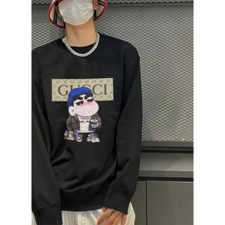 グッチ(Gucci)のクレヨンしんちゃんグッチ男女とも着れるロゴ柄黒スウェット　トレーナー　トップス　(スウェット)