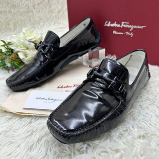 サルヴァトーレフェラガモ(Salvatore Ferragamo)の美品 入手困難 フェラガモ ドライビングシューズ パテント ガンチーニ 27.5(ドレス/ビジネス)