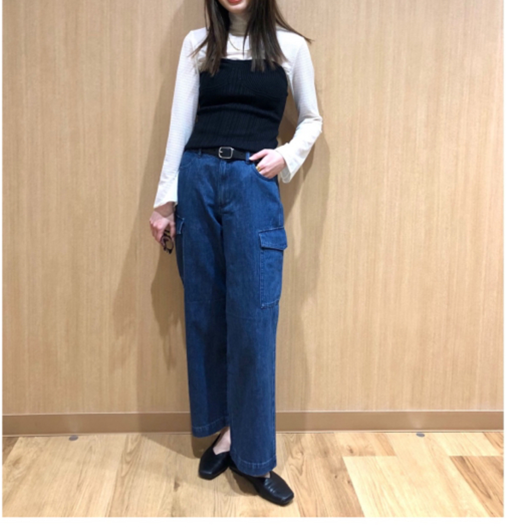 UNIQLO(ユニクロ)のデニムワイドストレートカーゴパンツ　ユニクロ　M ズボン レディースのパンツ(ワークパンツ/カーゴパンツ)の商品写真