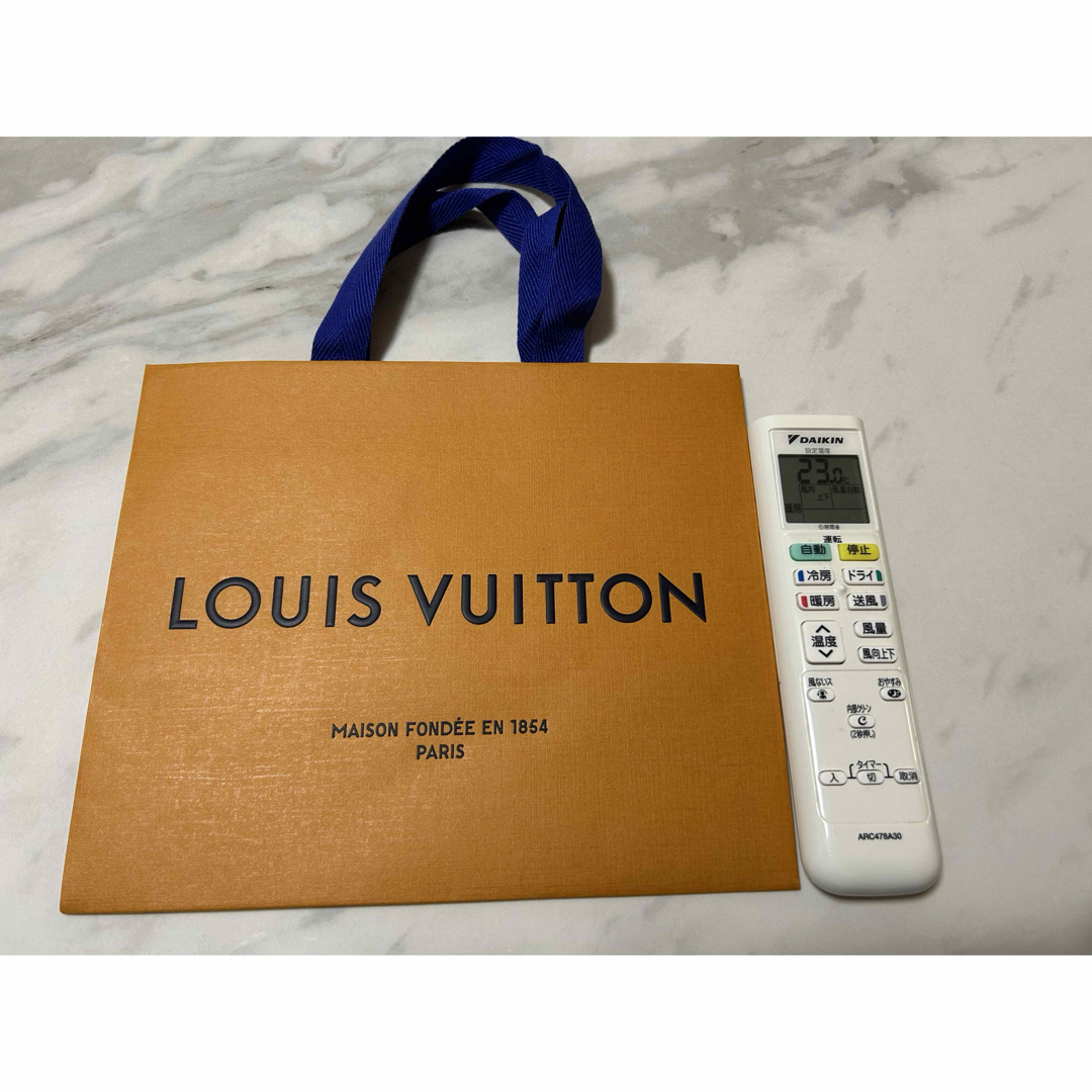 LOUIS VUITTON(ルイヴィトン)の【セット販売】ルイヴィトン　紙袋　オレンジ　大中小3枚 レディースのバッグ(ショップ袋)の商品写真