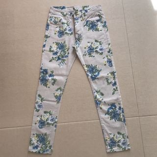 ローリーズファーム(LOWRYS FARM)の【美品】ローリーズ 花柄 細身パンツ(スキニーパンツ)