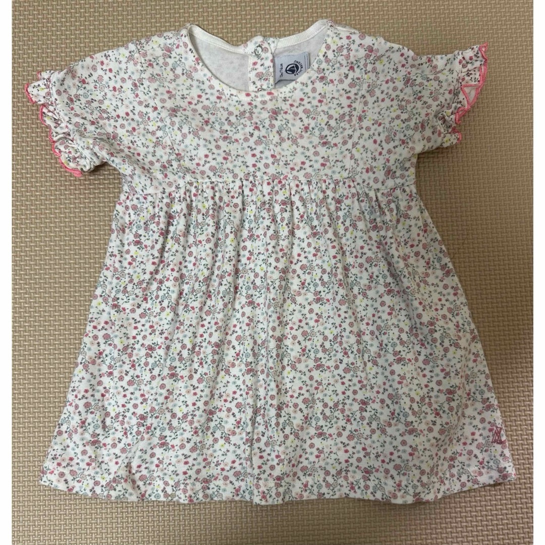 PETIT BATEAU(プチバトー)の【プチバトー】女の子 花柄ワンピース 半袖 袖フリル　可愛い 12ヶ月 74cm キッズ/ベビー/マタニティのベビー服(~85cm)(ワンピース)の商品写真