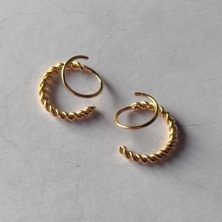 アダムエロぺ(Adam et Rope')のTwist turn pierce gold No.1222(ピアス)