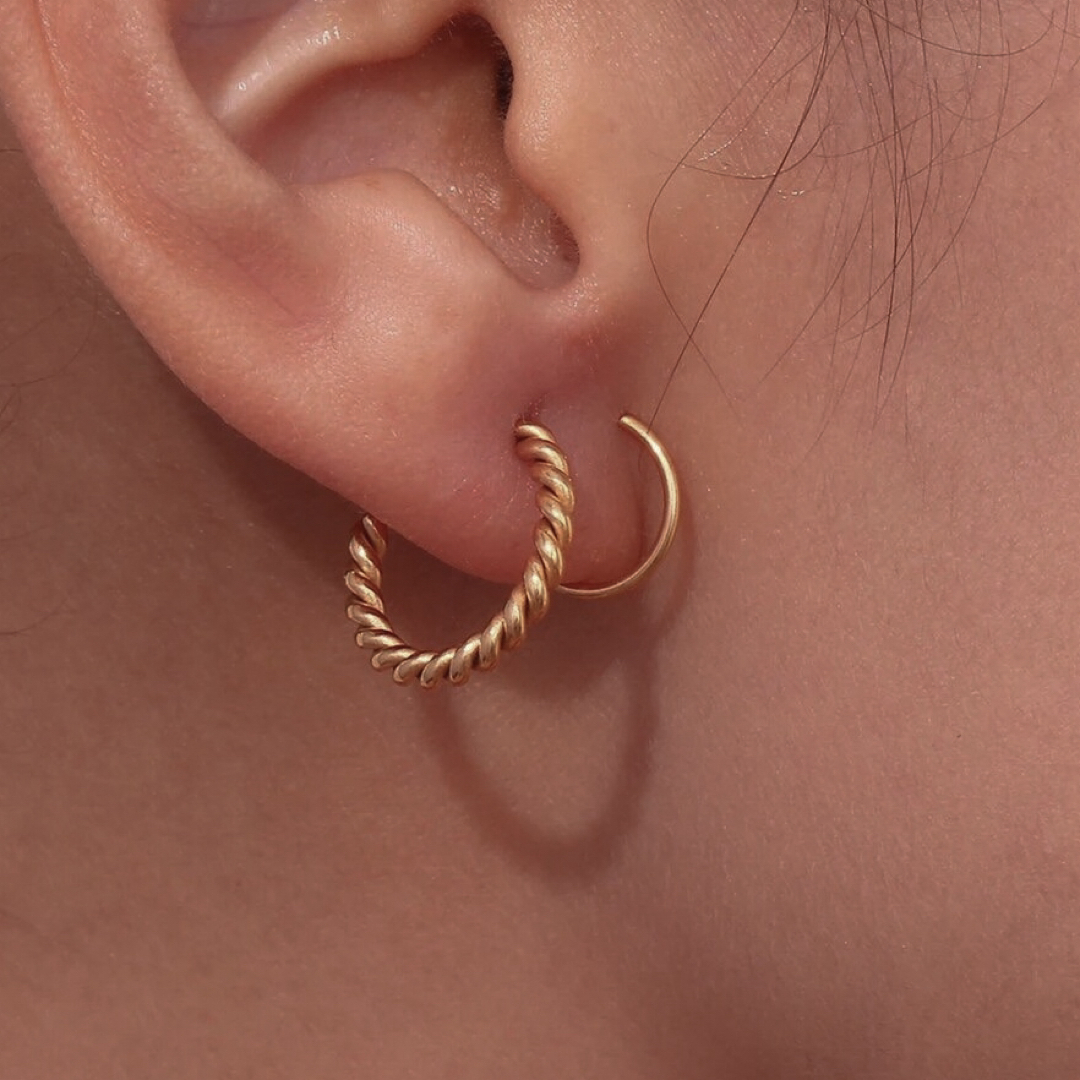 Ameri VINTAGE(アメリヴィンテージ)のTwist turn pierce silver No.1223 レディースのアクセサリー(ピアス)の商品写真