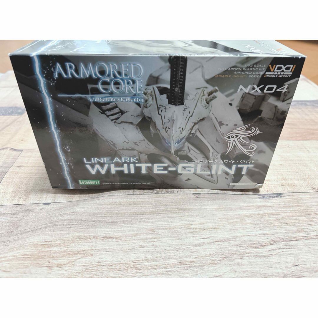 KOTOBUKIYA(コトブキヤ)のアーマードコア WHITE GLINT ホワイトグリント 1/72 プラモデル エンタメ/ホビーのおもちゃ/ぬいぐるみ(模型/プラモデル)の商品写真