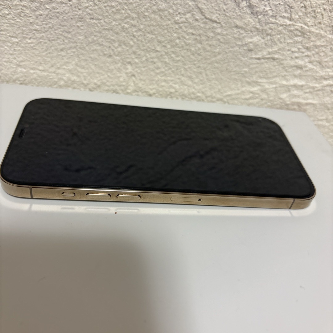 アップル iPhone12 Pro Max 128GB ゴールド  スマホ/家電/カメラのスマートフォン/携帯電話(スマートフォン本体)の商品写真