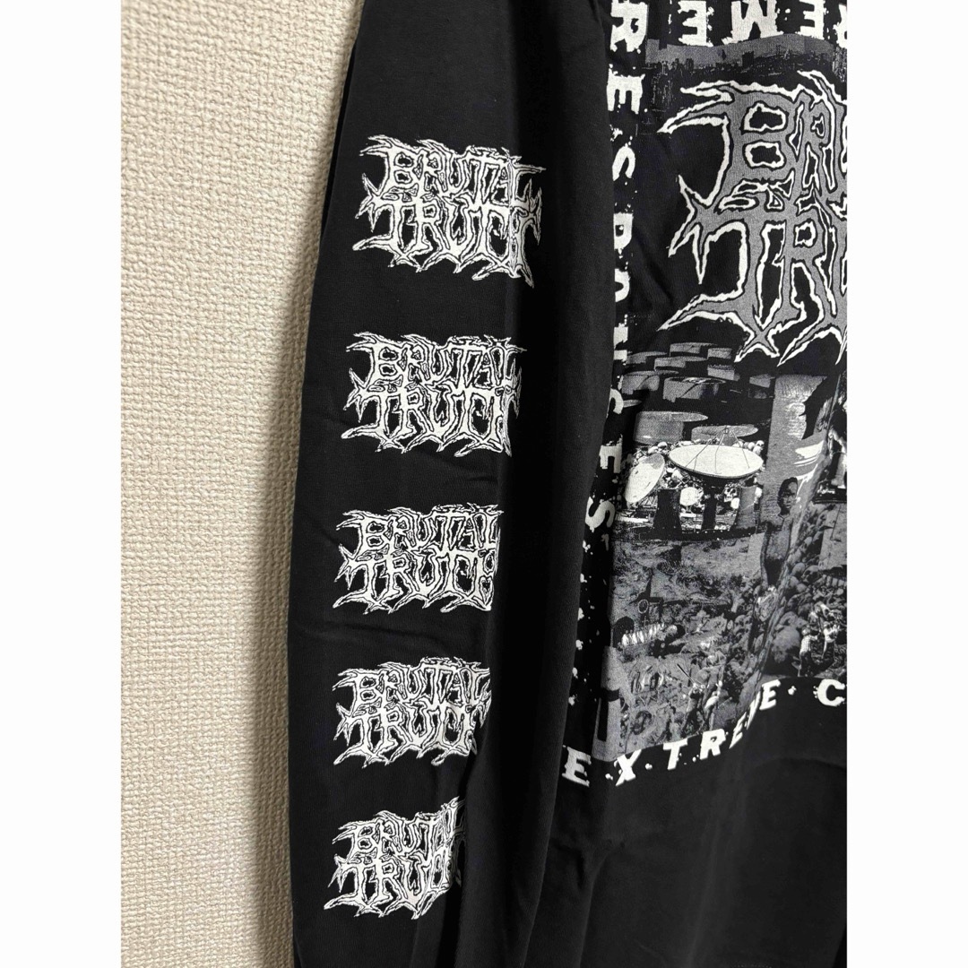 新品　BRUTAL TRUTH ロングスリーブ　XLサイズ　ブルータルトゥルース メンズのトップス(Tシャツ/カットソー(七分/長袖))の商品写真