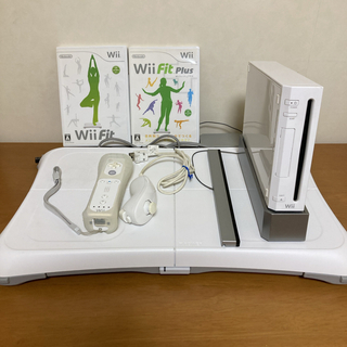 ウィー(Wii)のWii本体＋バランスWiiボード＋ソフト2本(家庭用ゲーム機本体)