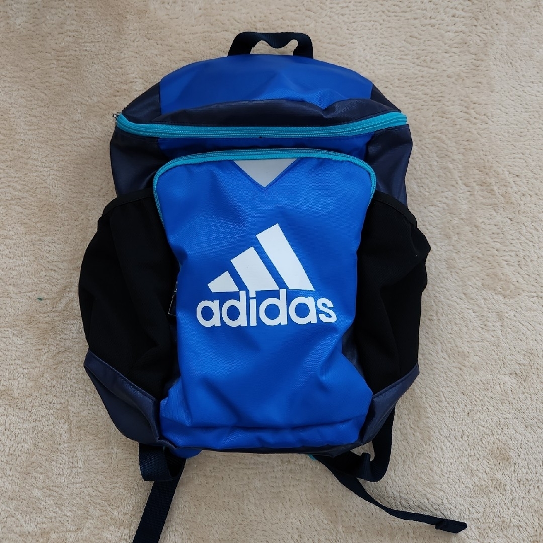 adidas(アディダス)の未使用  アディダス リュック 青 ① キッズ/ベビー/マタニティのこども用バッグ(リュックサック)の商品写真