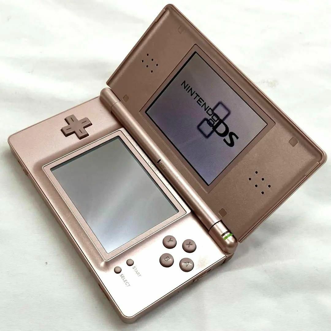 ニンテンドーDS(ニンテンドーDS)の任天堂 ニンテンドー Nintendo DS Lite メタリックロゼ エンタメ/ホビーのゲームソフト/ゲーム機本体(携帯用ゲーム機本体)の商品写真