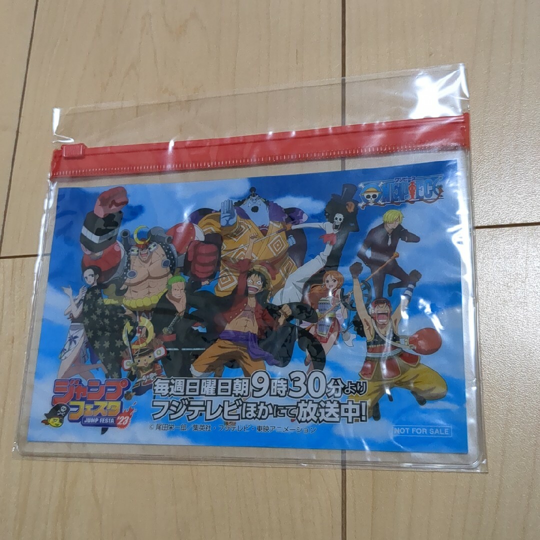 集英社(シュウエイシャ)のONE PIECE　ポーチ エンタメ/ホビーのアニメグッズ(その他)の商品写真