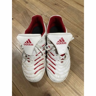 アディダス(adidas)のフットサルシューズ　室内用　adidas アディダス　22.5 キッズ(シューズ)