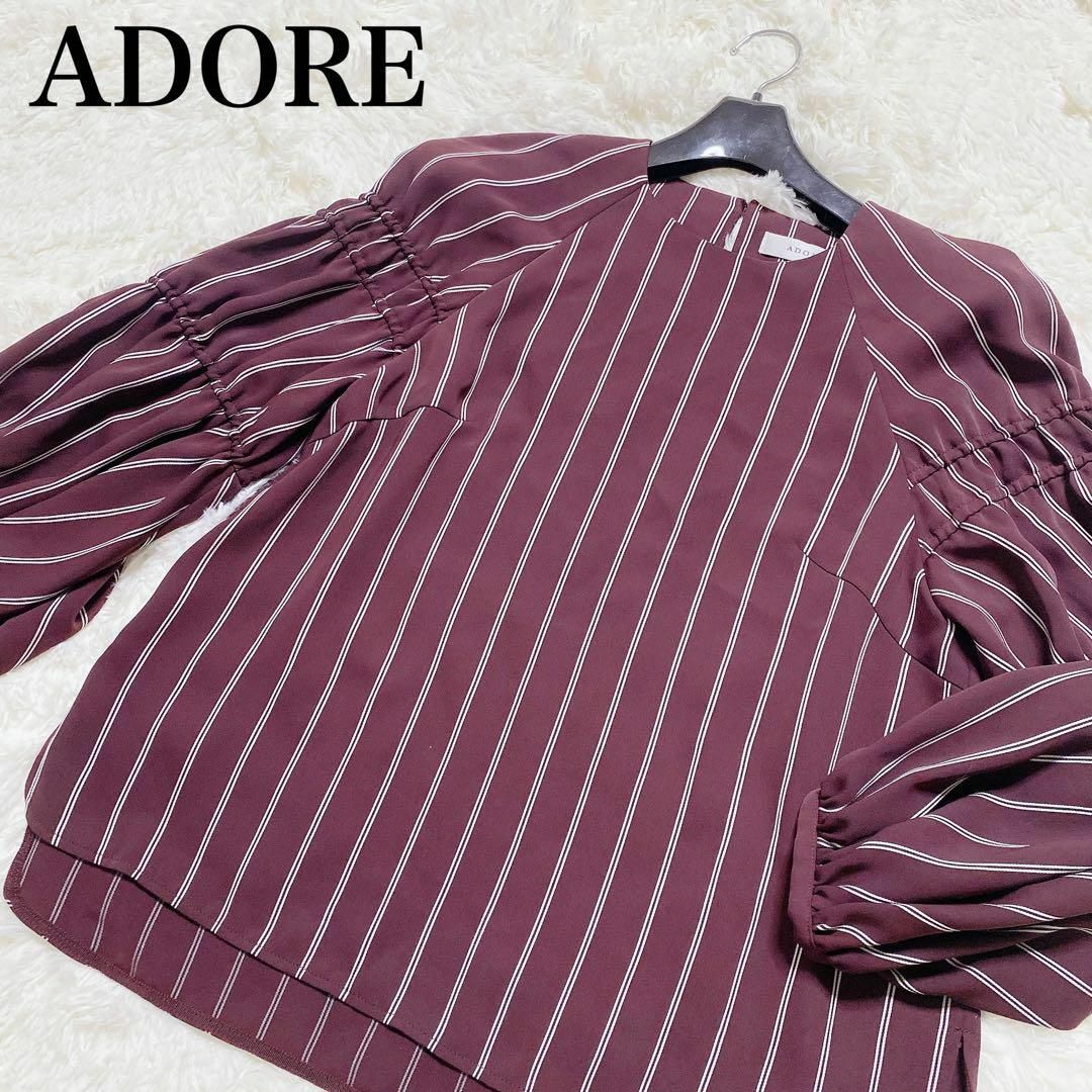 ADORE(アドーア)のADORE　ダブルサテンストライプブラウス　38サイズ　ストライ柄　ボルドー レディースのトップス(カットソー(長袖/七分))の商品写真