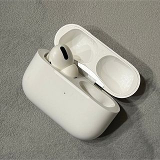 アップル(Apple)のAirPods pro ケース付き　第一世代 ※片耳のみ(ヘッドフォン/イヤフォン)