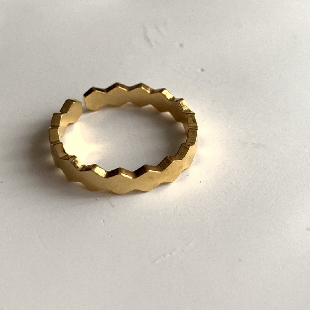 ステンレス　ヘキサゴンチェーンリング　ゴールド レディースのアクセサリー(リング(指輪))の商品写真