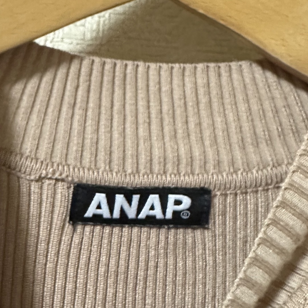 ANAP(アナップ)のANAP ワンピース 長袖　ベージュ　スリッド　チャック　ベルト付き FREE レディースのワンピース(ロングワンピース/マキシワンピース)の商品写真