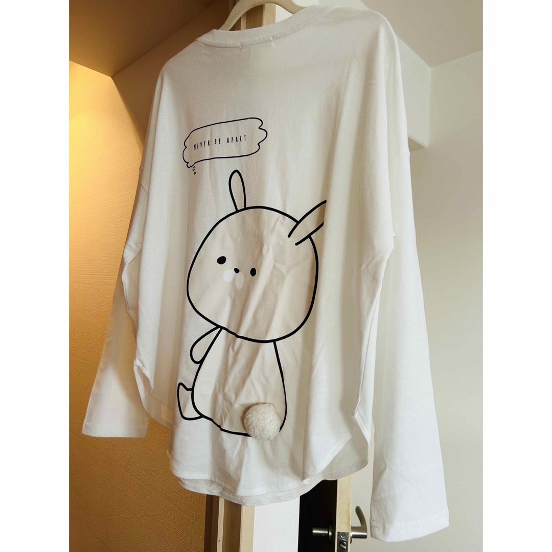 NICE CLAUP(ナイスクラップ)の新品未使用　NICE CLAUP しっぽゆるキャラカットソー レディースのトップス(Tシャツ(長袖/七分))の商品写真