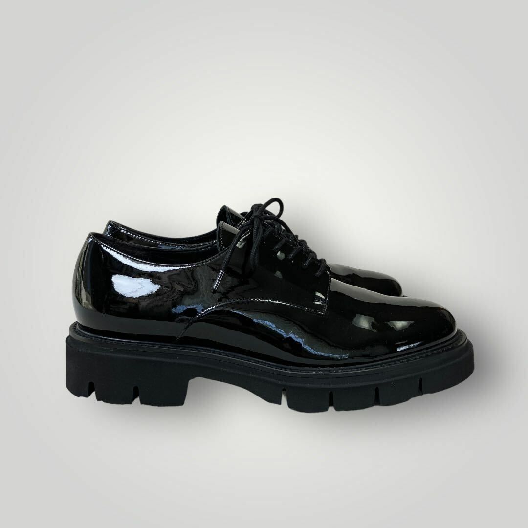 [未使用級] 2023 AW ルカ グロッシ エナメル シューズ 38500円 レディースの靴/シューズ(ローファー/革靴)の商品写真