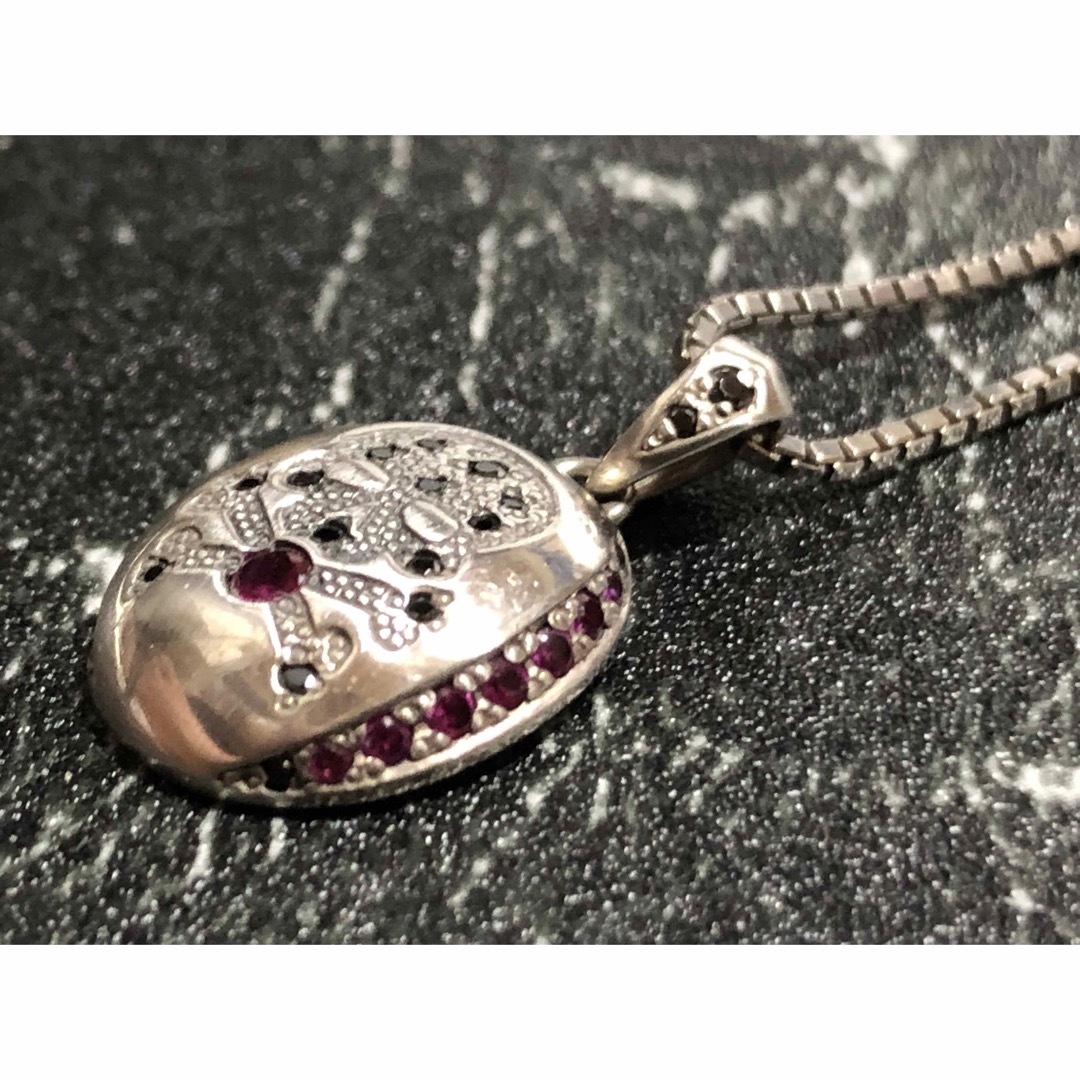 ete(エテ)の美品　ete エテ　ネックレス　スカル　ストーン　　silver 925 ドクロ メンズのアクセサリー(ネックレス)の商品写真