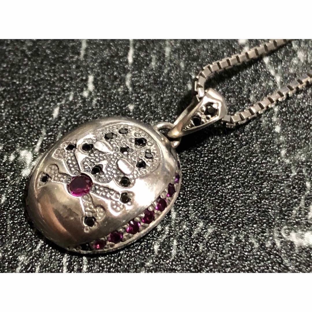 ete(エテ)の美品　ete エテ　ネックレス　スカル　ストーン　　silver 925 ドクロ メンズのアクセサリー(ネックレス)の商品写真