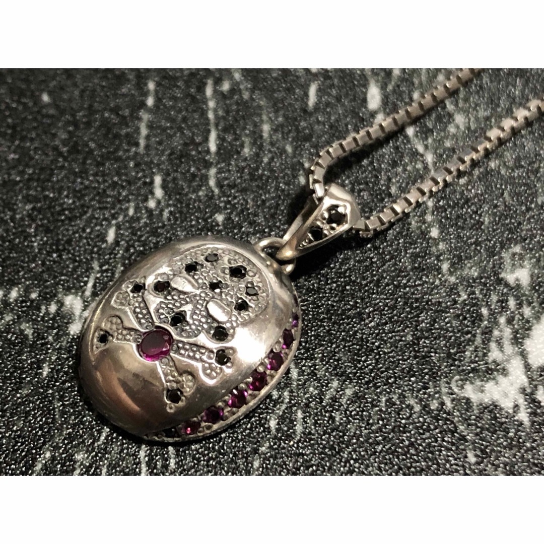 ete(エテ)の美品　ete エテ　ネックレス　スカル　ストーン　　silver 925 ドクロ メンズのアクセサリー(ネックレス)の商品写真