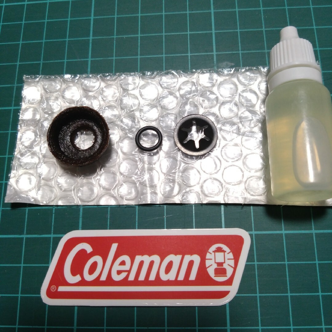 Coleman(コールマン)のポンピング部　消耗品３点　＋ オイル セット　代用品　10ml容器　コールマン スポーツ/アウトドアのアウトドア(その他)の商品写真