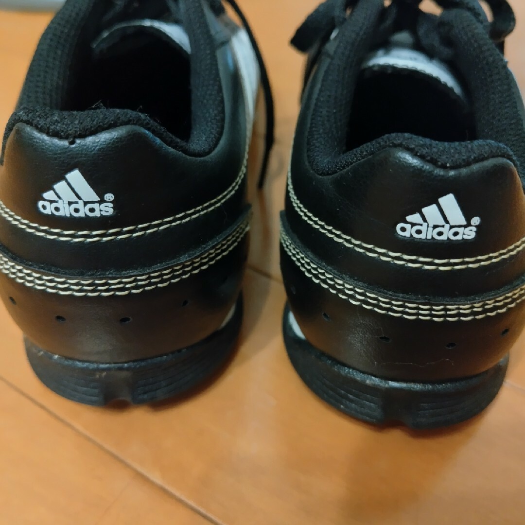 adidas(アディダス)のadidasシュ-ズ キッズ/ベビー/マタニティのキッズ靴/シューズ(15cm~)(スニーカー)の商品写真