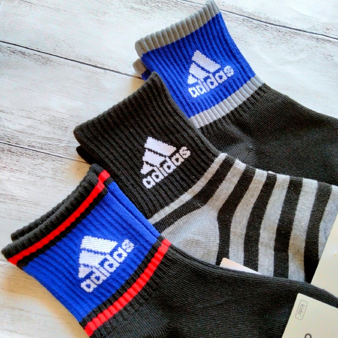 adidas(アディダス)のadidasアディダス 男の子リブソックス13～19cm 3足セット キッズ/ベビー/マタニティのこども用ファッション小物(靴下/タイツ)の商品写真