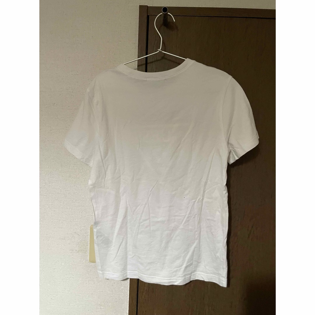 GUESS(ゲス)のTシャツ　半袖　guess プリントTシャツ レディースのトップス(Tシャツ(半袖/袖なし))の商品写真