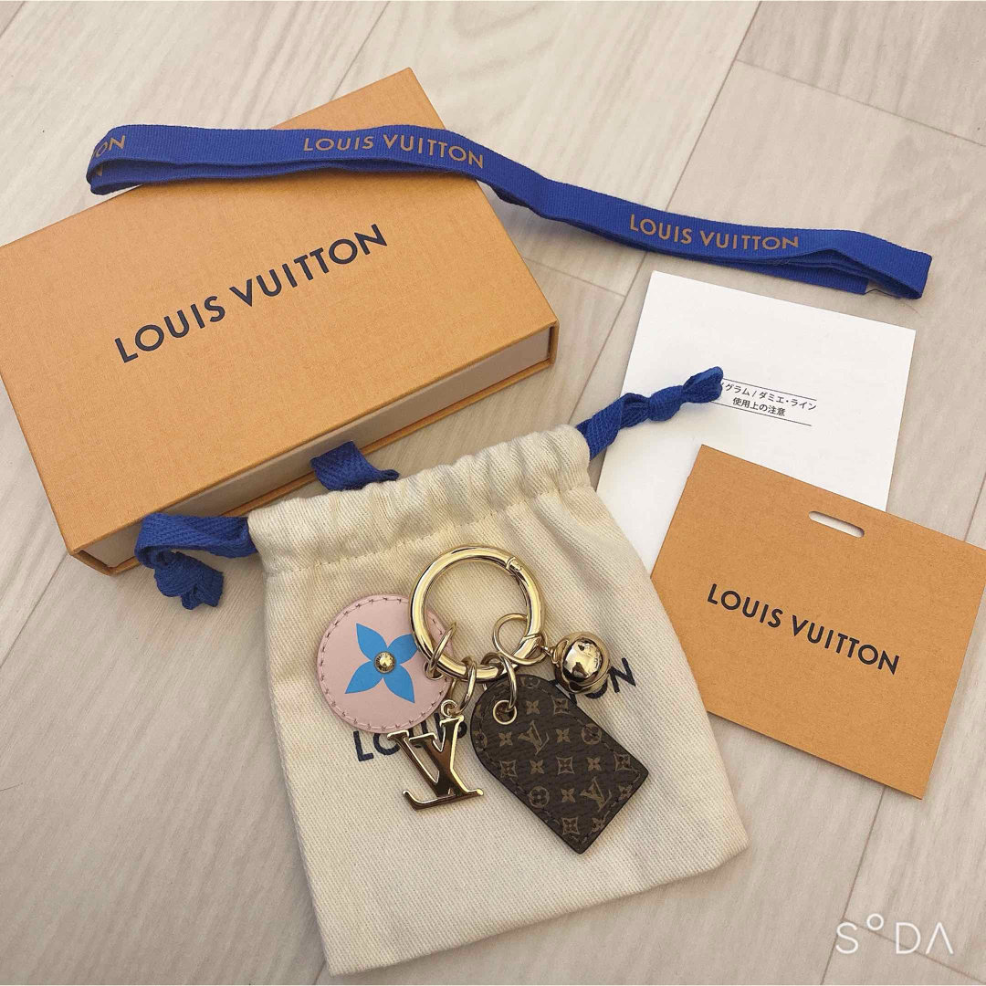 LOUIS VUITTON(ルイヴィトン)の新品未使用 LOUIS VUITTON ルイヴィトン キーリング バッグチャーム レディースのファッション小物(キーホルダー)の商品写真