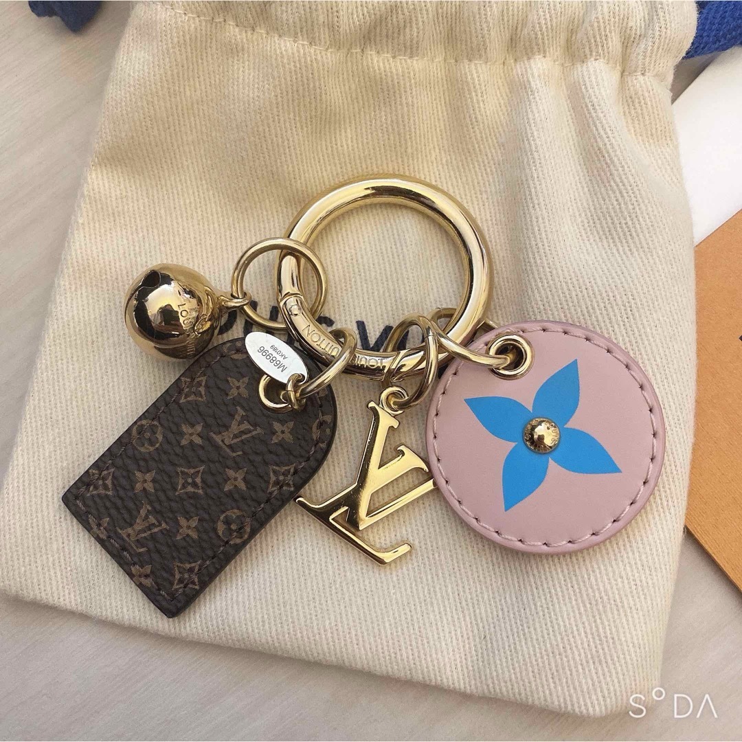 LOUIS VUITTON(ルイヴィトン)の新品未使用 LOUIS VUITTON ルイヴィトン キーリング バッグチャーム レディースのファッション小物(キーホルダー)の商品写真