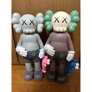 KAWS モチーフ フィギュア 二体セット(その他)