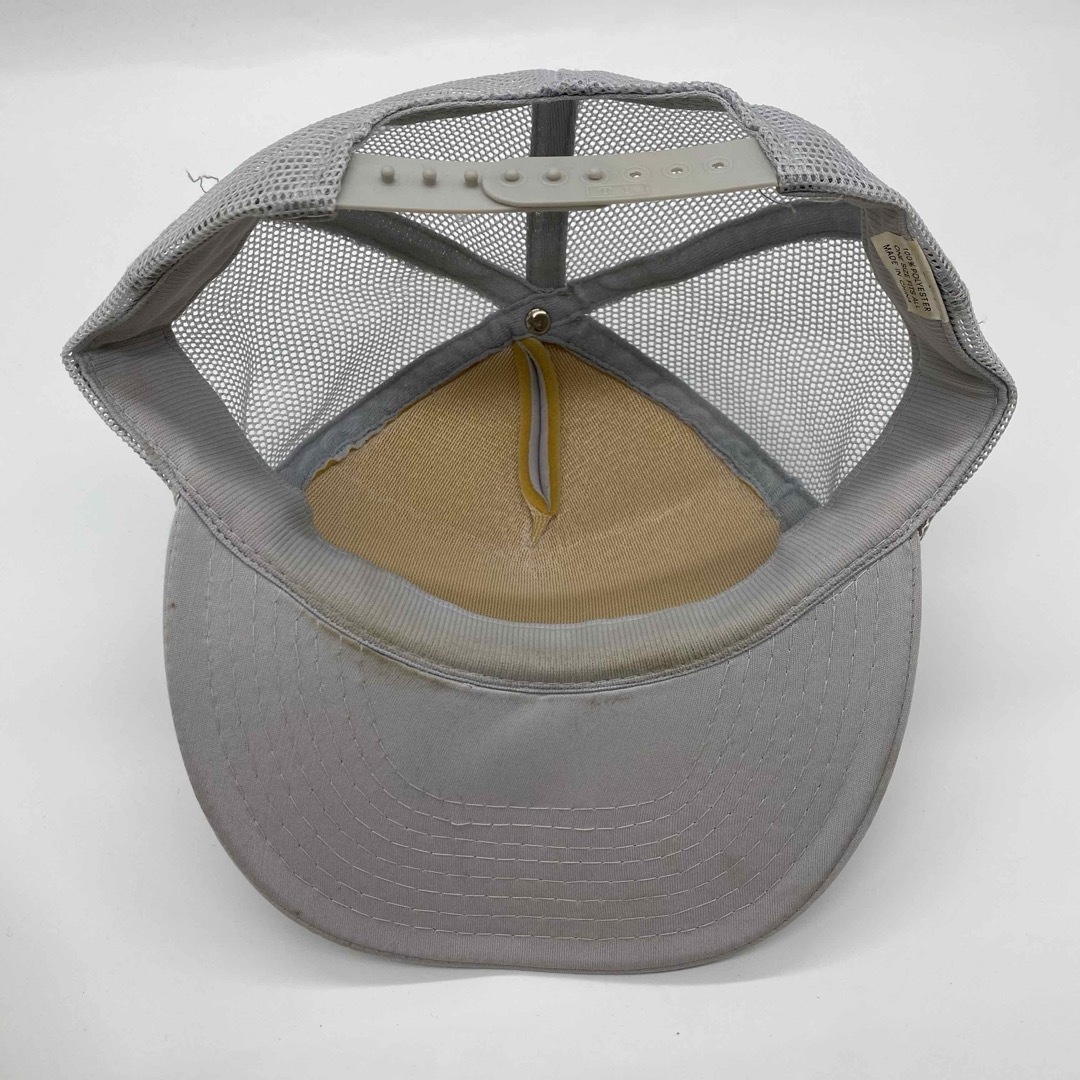 VINTAGE(ヴィンテージ)のヴィンテージ　刺繍ワッペンロゴ　トラッカーキャップ　スナップバック　5パネル メンズの帽子(キャップ)の商品写真