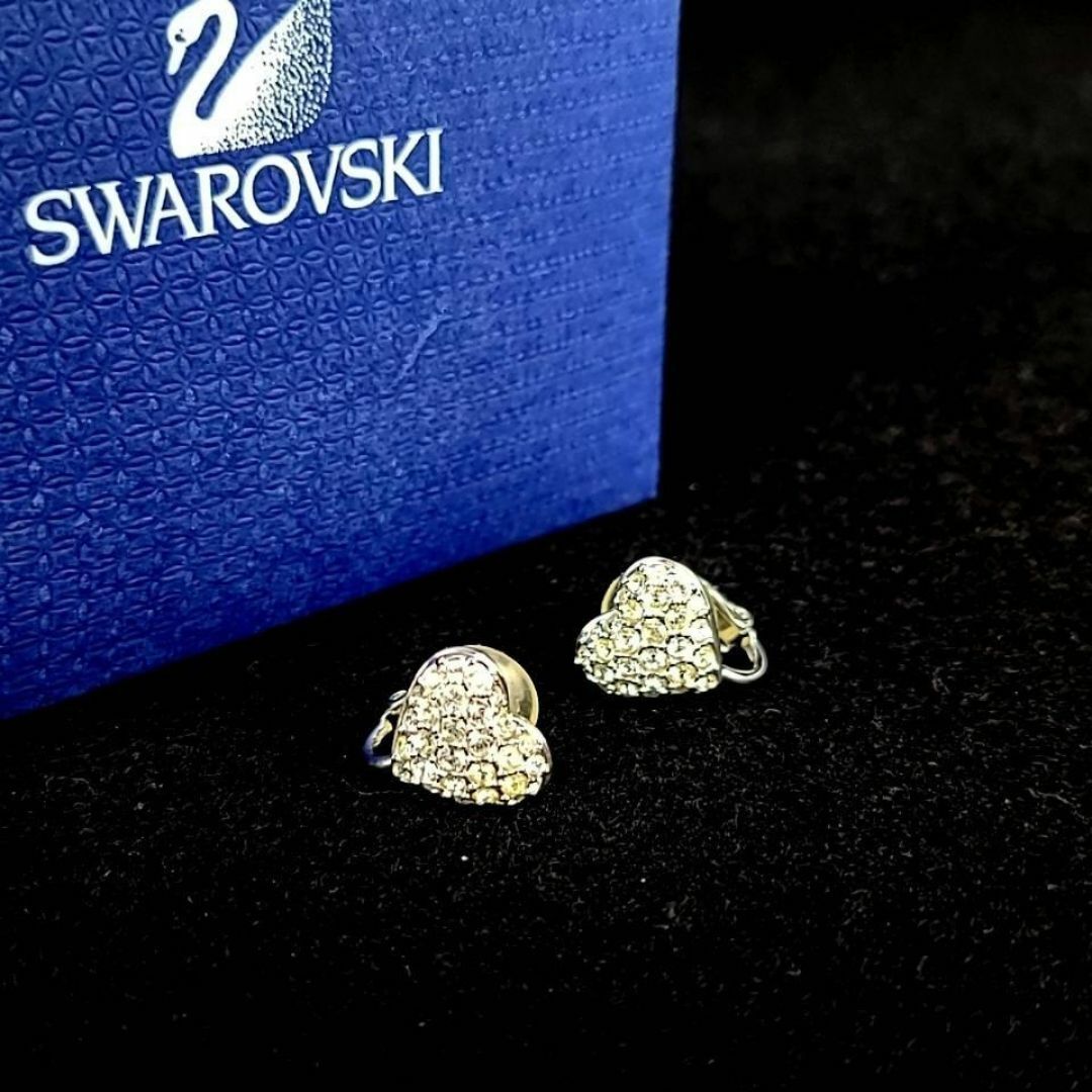 SWAROVSKI(スワロフスキー)の●ほぼ新品☆ 箱付 スワロフスキー SWAROVSKI ハート イヤリング レディースのアクセサリー(イヤリング)の商品写真