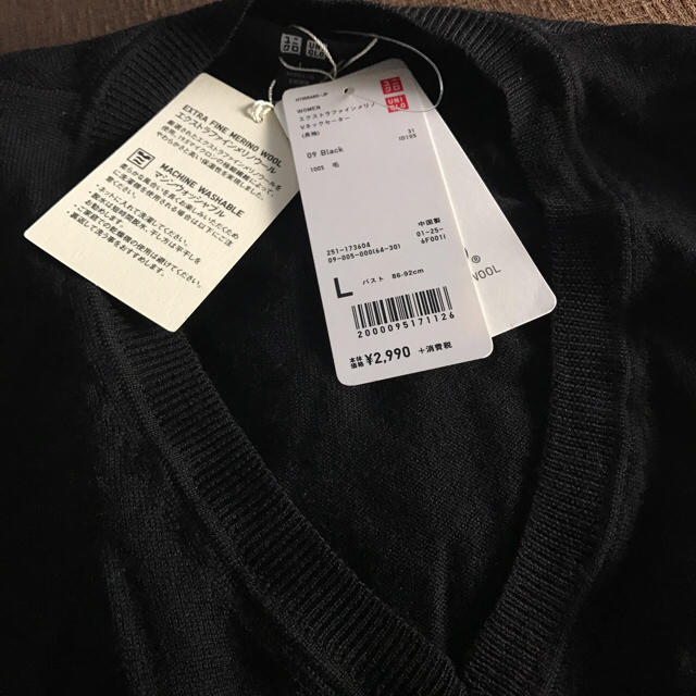 UNIQLO(ユニクロ)のWOMEN エクストラファインメリノVネックセーター（長袖） レディースのトップス(ニット/セーター)の商品写真
