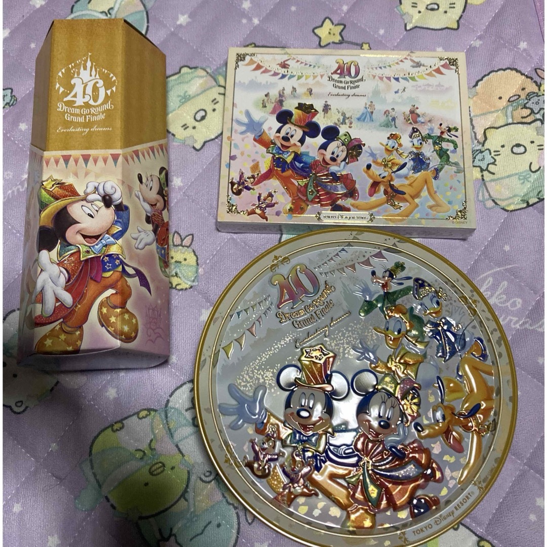 Disney(ディズニー)の未開封　ディズニーリゾート　40周年お菓子＆空き缶セット エンタメ/ホビーのおもちゃ/ぬいぐるみ(キャラクターグッズ)の商品写真