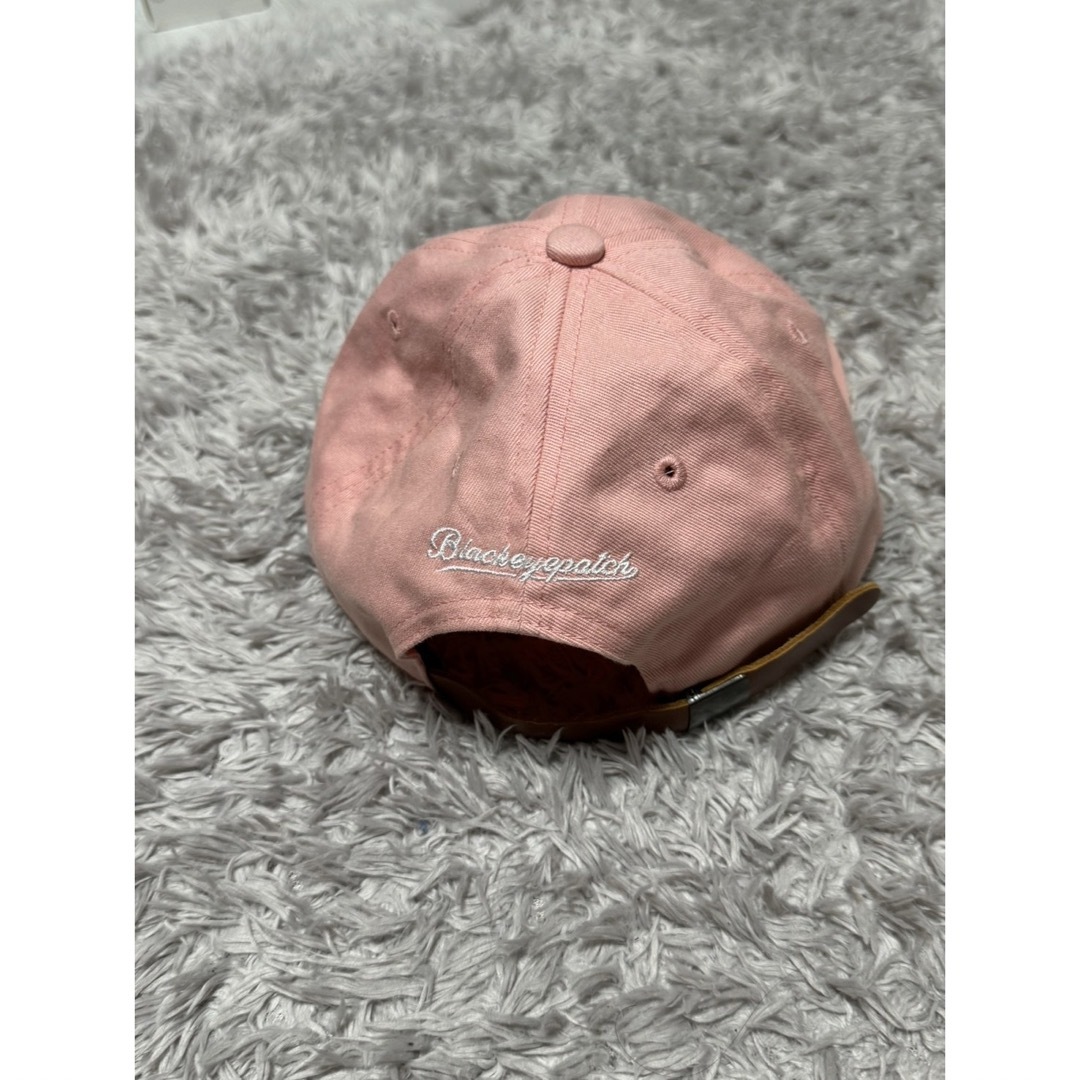 Supreme(シュプリーム)のBlackEyePatch B Emblem Cap "Pink" メンズの帽子(キャップ)の商品写真