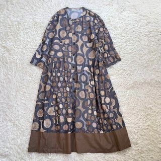 クレッシェント(CRESCENT)の【美品】クレッシェント　ノーカラー　ロング ワンピース　総柄 ドット柄　7分丈袖(ロングワンピース/マキシワンピース)