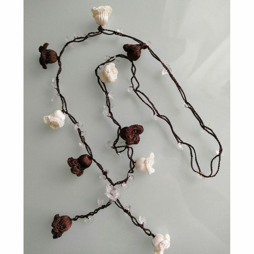 c13-21 オヤ刺繍　ネックレス　スズラン　天然石　ブラウン　ホワイト　トルコ レディースのアクセサリー(ネックレス)の商品写真