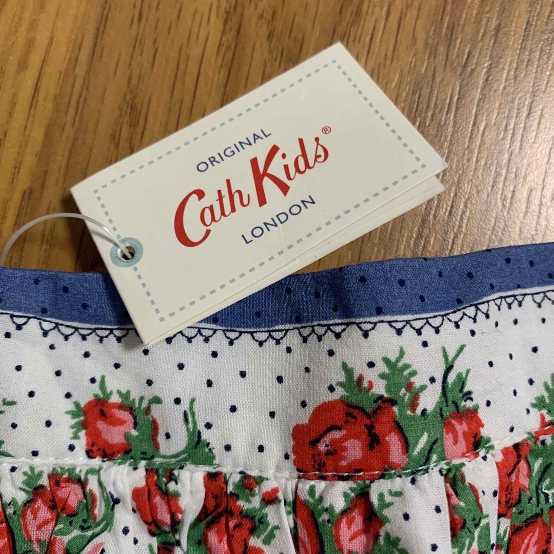 Cath Kidston(キャスキッドソン)の新品 キャスキッドソン 花柄スカート 8-9Y 130 140 キャスキッズ キッズ/ベビー/マタニティのキッズ服女の子用(90cm~)(スカート)の商品写真