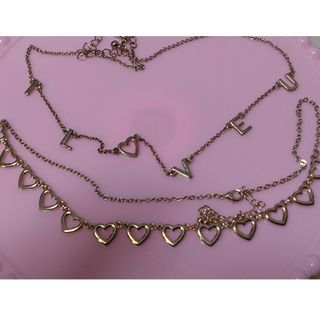 フォーエバートゥエンティーワン(FOREVER 21)のネックレス　美品　ゴールドネックレス　♡ネックレス　ハート　I LOVE U(ネックレス)