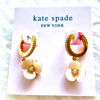 ケイトスペードニューヨーク(kate spade new york)のケイトスペード　ディスコパンジーパヴェドロップハギーピアス　(ピアス)