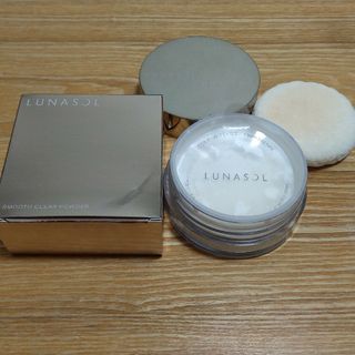 ルナソル(LUNASOL)のルナソル スムースクリアパウダー01ルーセント箱付き(フェイスパウダー)